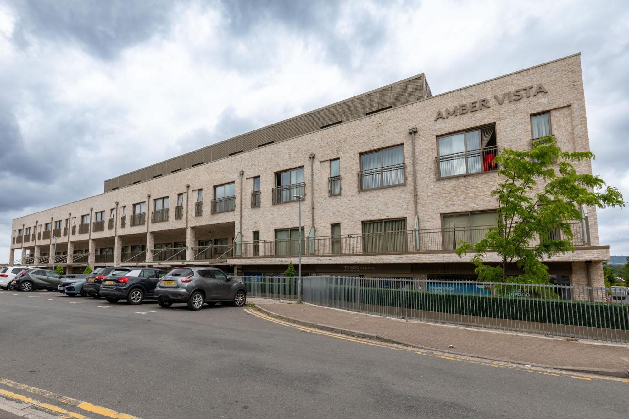 Amber Vista 2 Bedroom Apartments- Supermarket, Coffee Shop, Restaurants & Parking Below Cardiff Luaran gambar